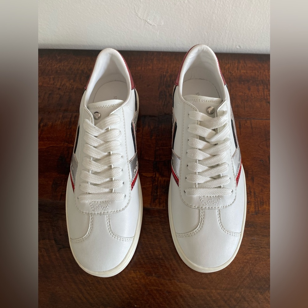 Stuart Weitzman Daryl Leather Low Women’s Size 5.5 B Silver Red Sneaker